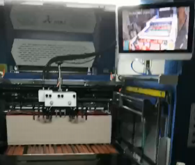 QLFM-1300A新外觀加寬全自動立式覆膜機(jī)1